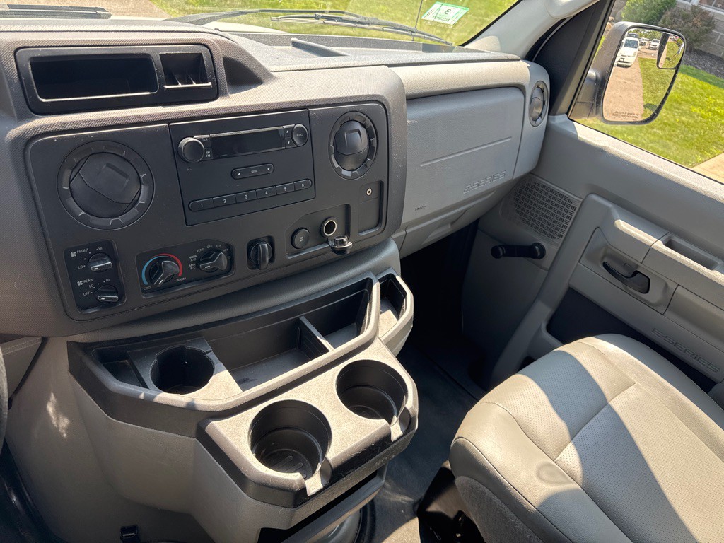 2013 Ford Econoline Image 16
