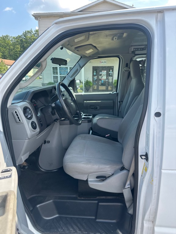 2011 Ford Econoline Image 10