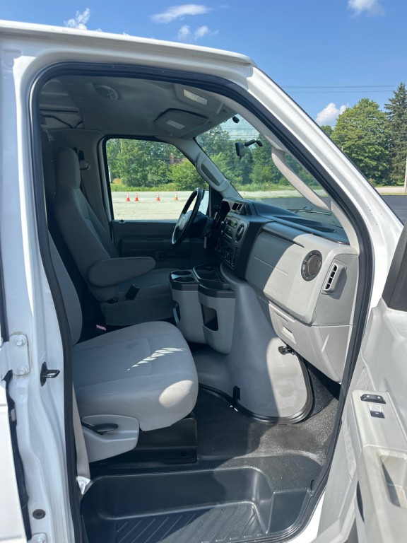 2011 Ford Econoline Image 11