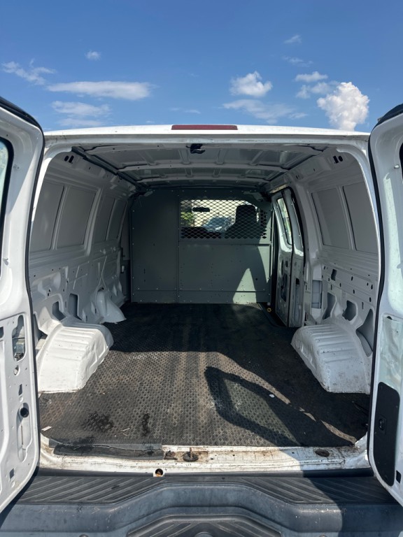 2011 Ford Econoline Image 13