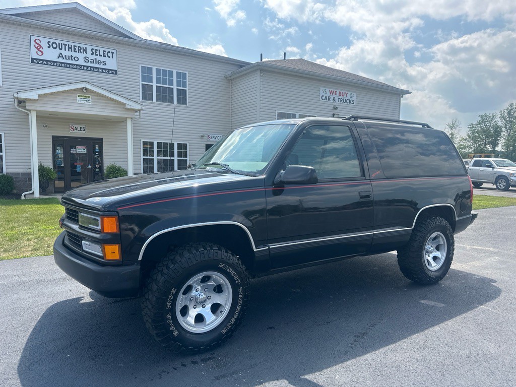 1997 Chevrolet Tahoe Image 2