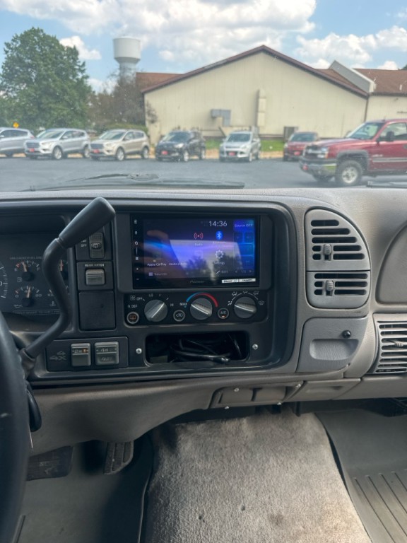 1997 Chevrolet Tahoe Image 12