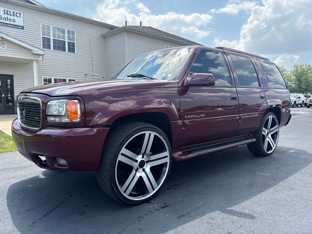 1999 Cadillac Escalade Image 2