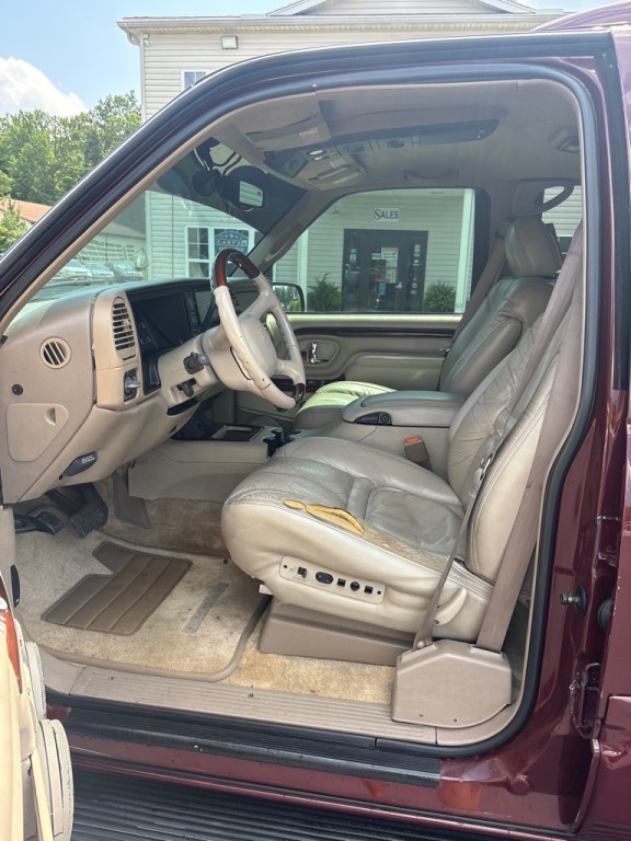 1999 Cadillac Escalade Image 9