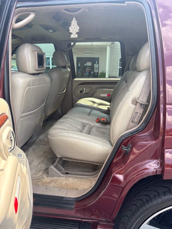 1999 Cadillac Escalade Image 10