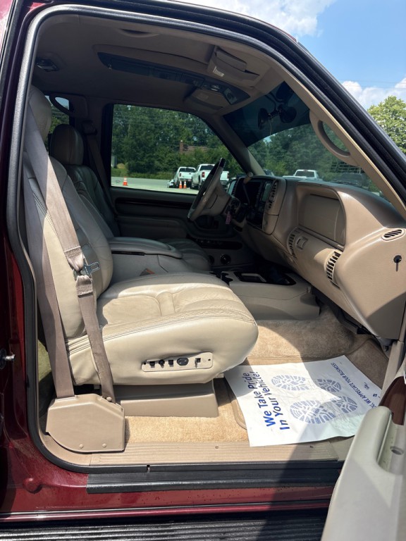 1999 Cadillac Escalade Image 11