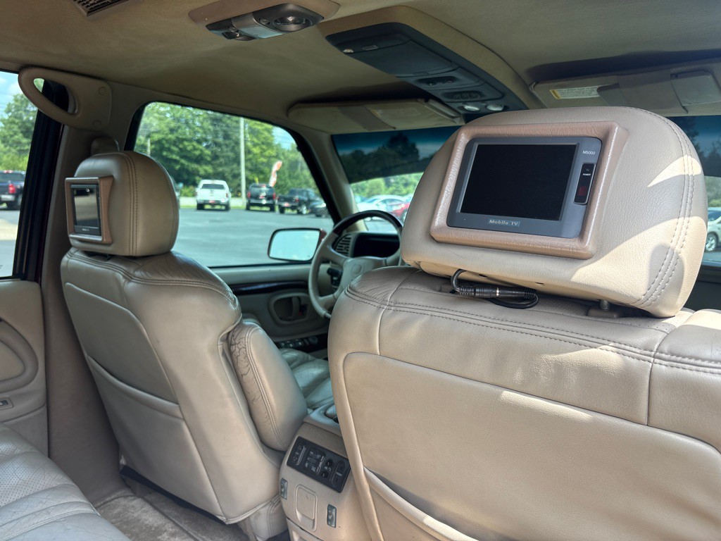 1999 Cadillac Escalade Image 13
