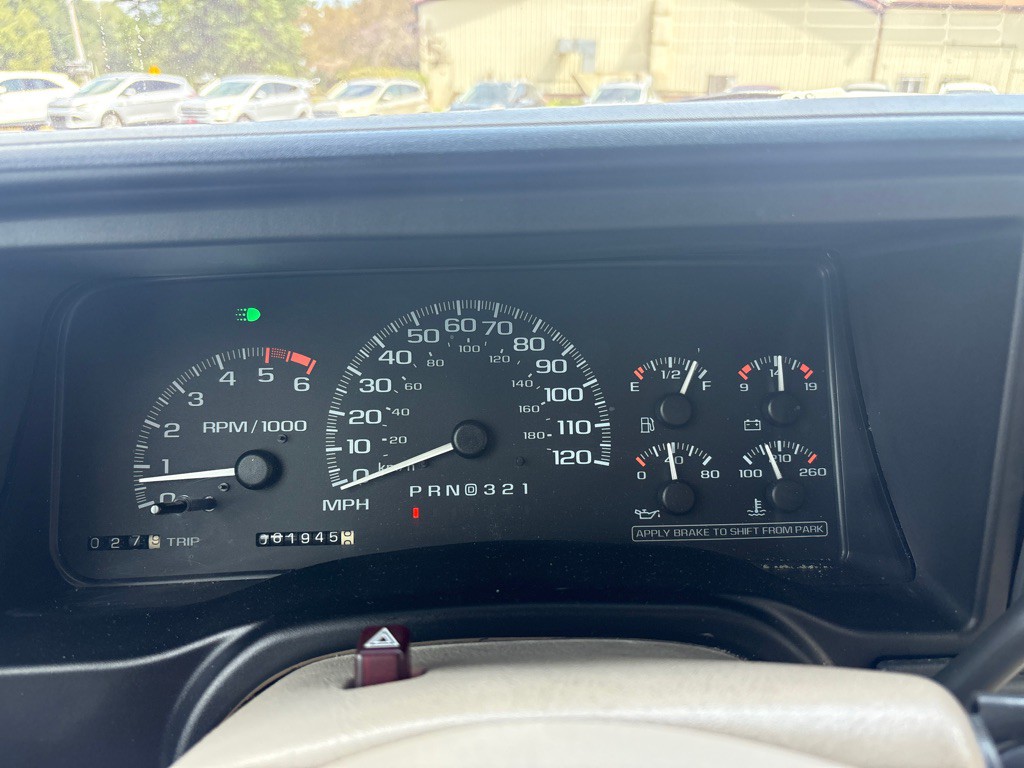 1999 Cadillac Escalade Image 16