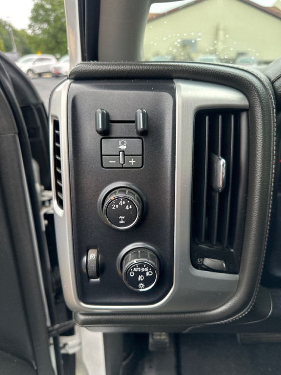 2015 GMC Sierra Image 17