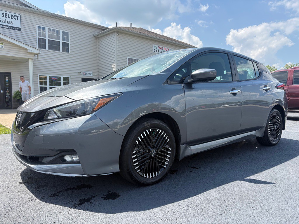 2023 Nissan Leaf Image 2