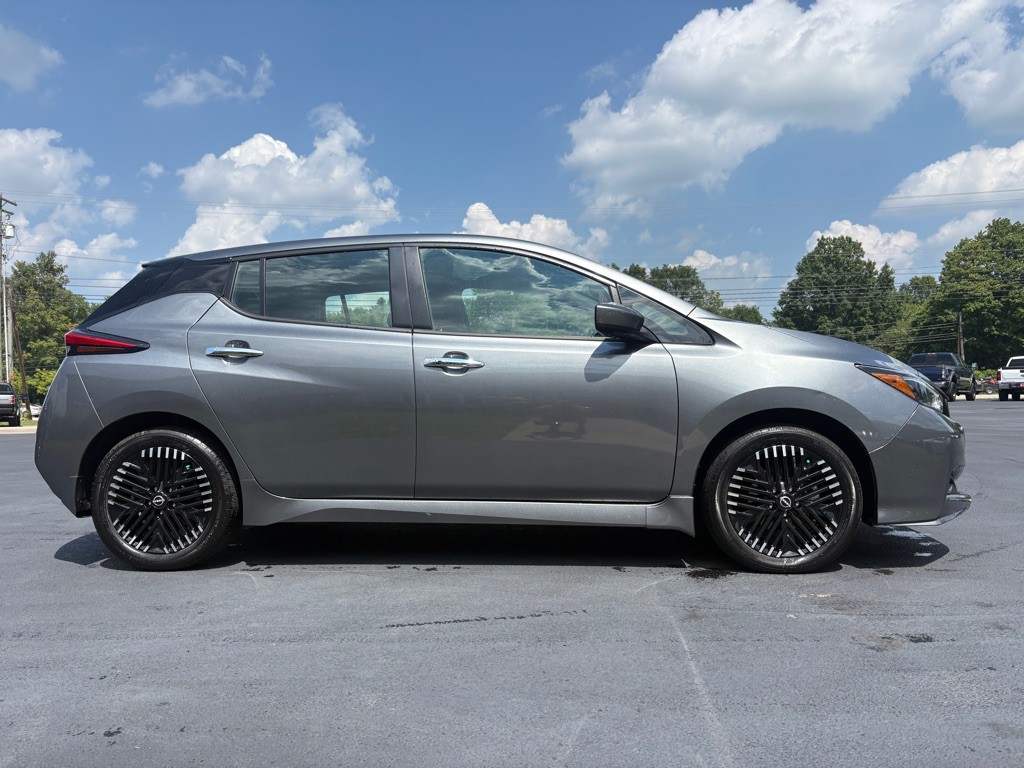 2023 Nissan Leaf Image 5