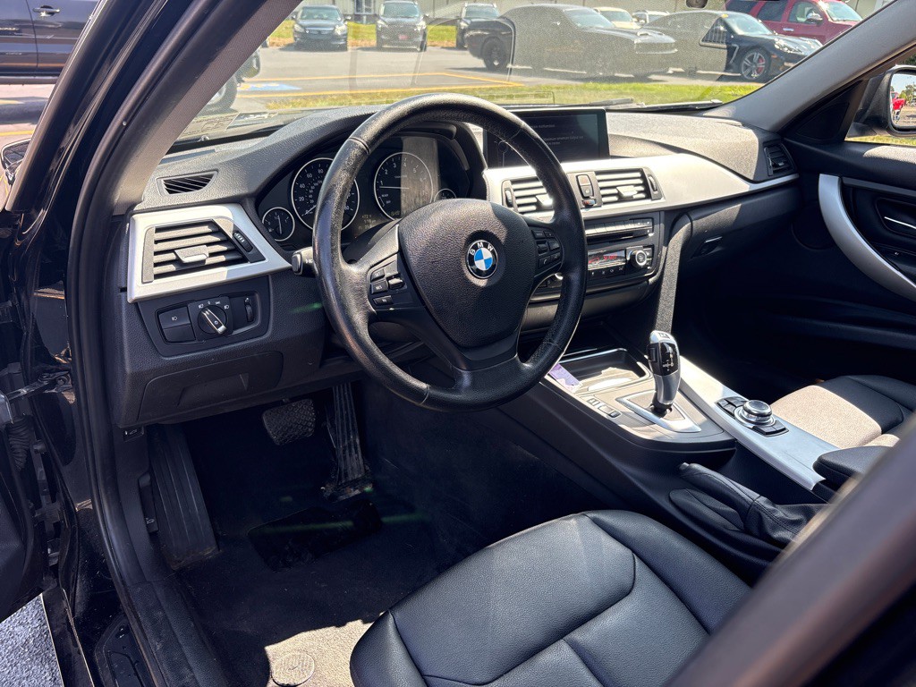 2013 BMW 3 Series Image 13