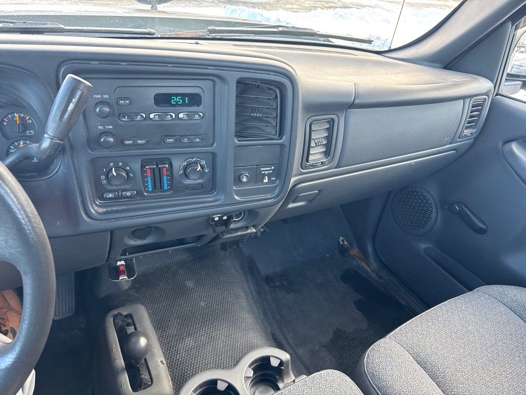 2005 Chevrolet Silverado 1500 Image 12