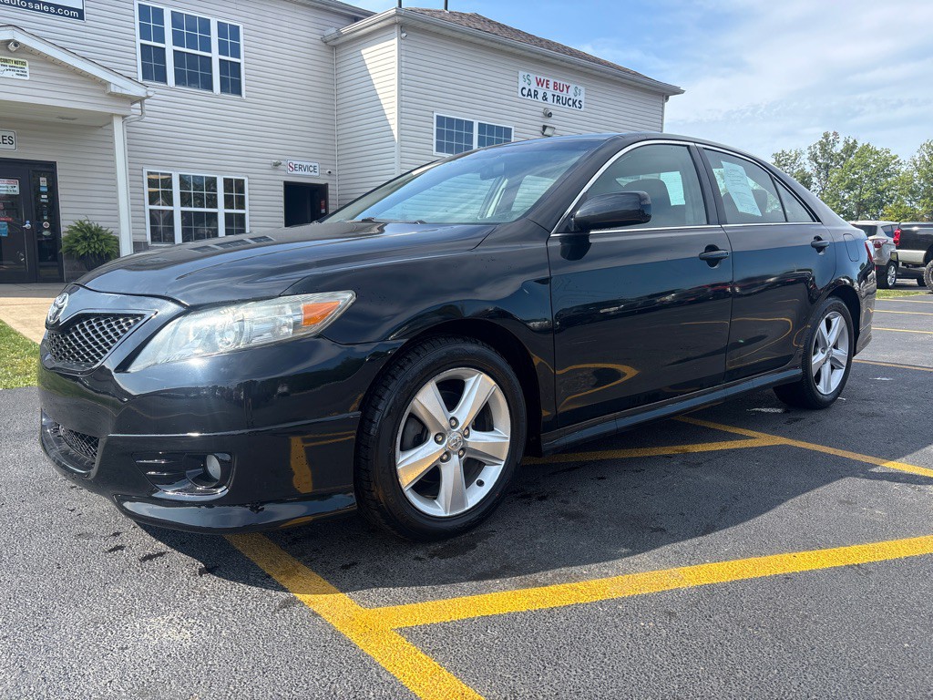 2011 Toyota Camry Image 2