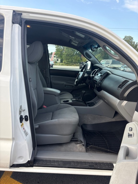 2010 Toyota Tacoma Image 11