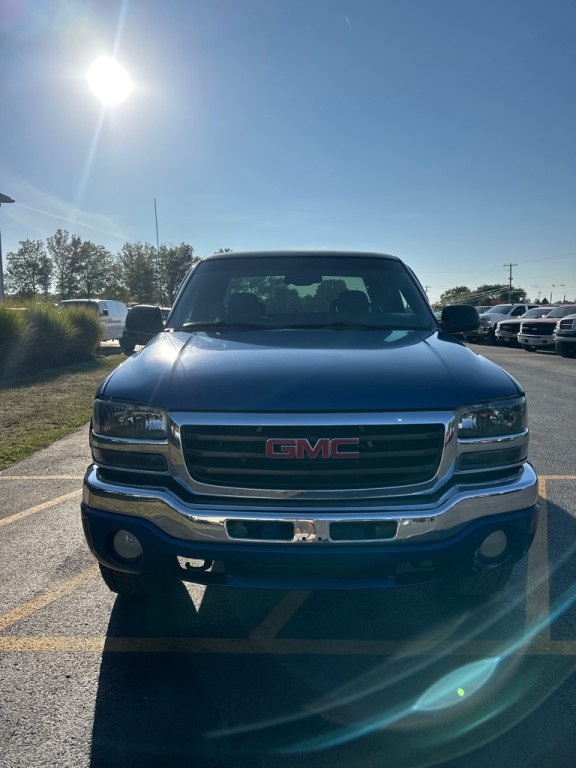 2003 GMC Sierra Image 3