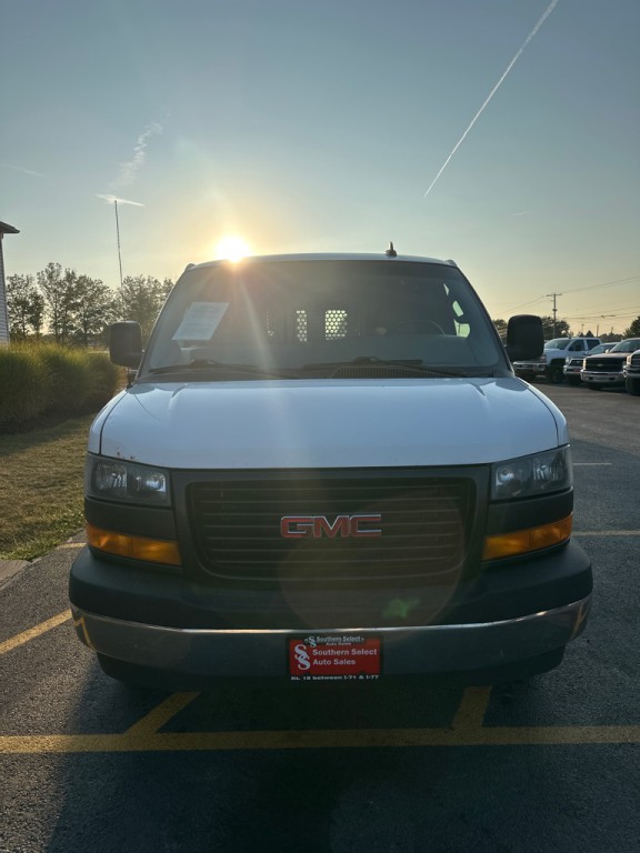 2019 GMC Savana Image 3