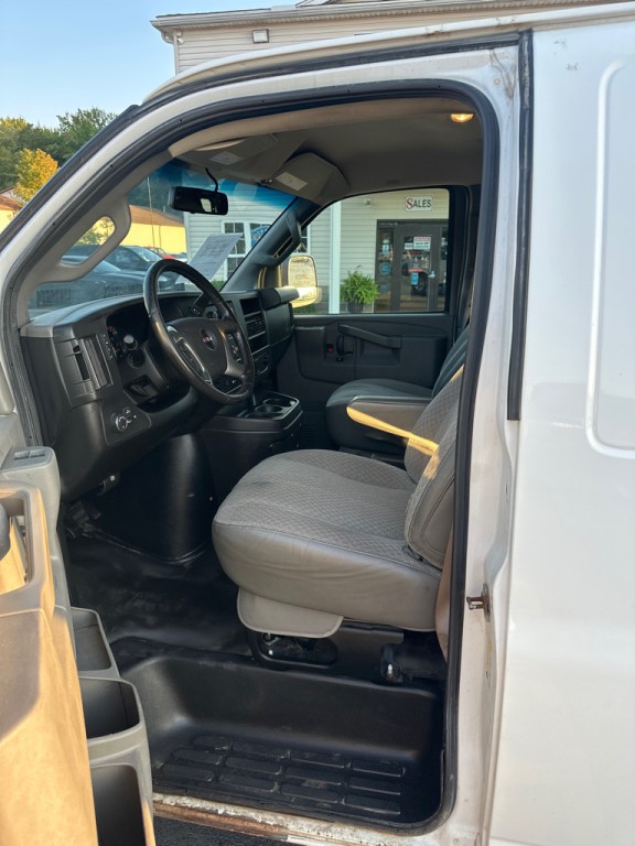 2019 GMC Savana Image 11
