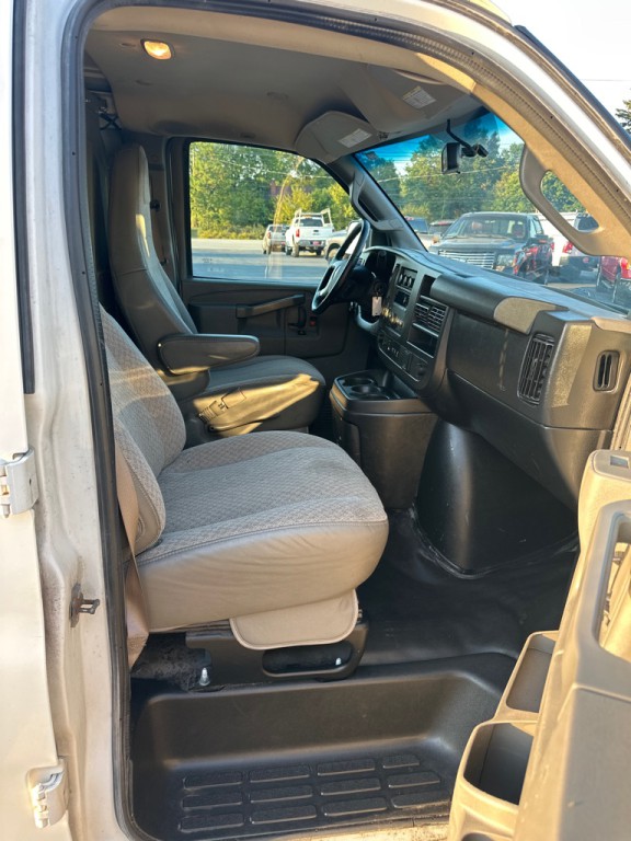 2019 GMC Savana Image 15