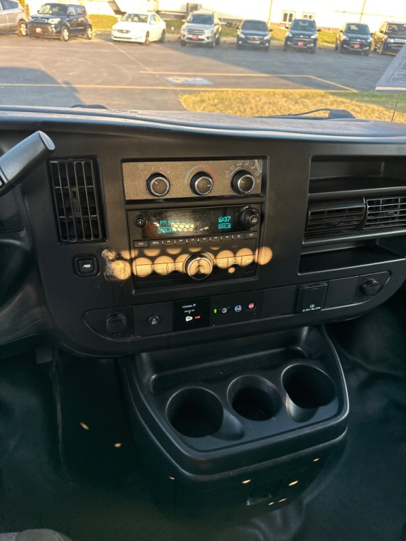 2019 GMC Savana Image 17