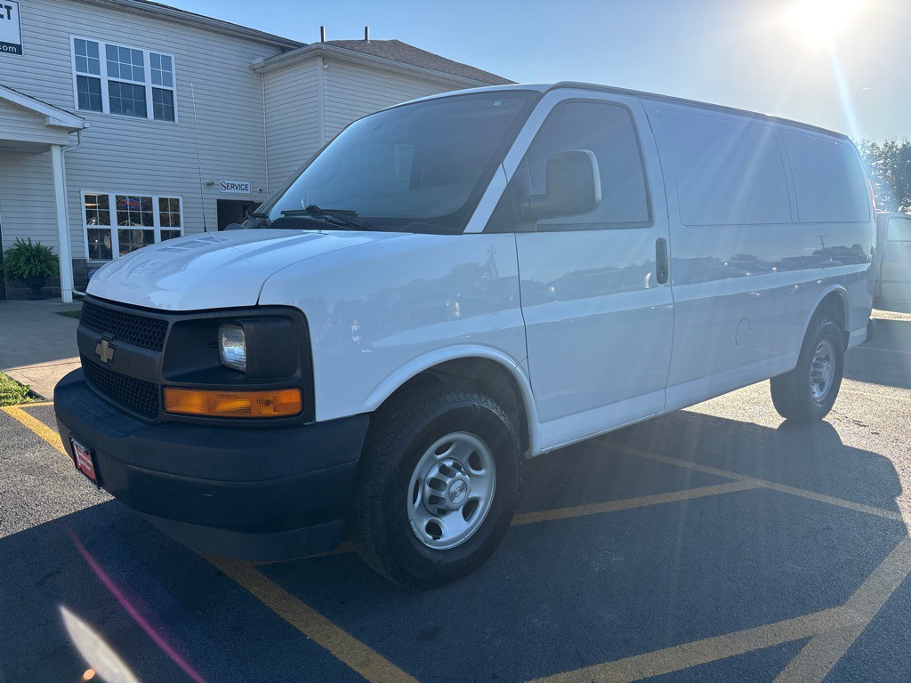 2017 Chevrolet Express Image 2