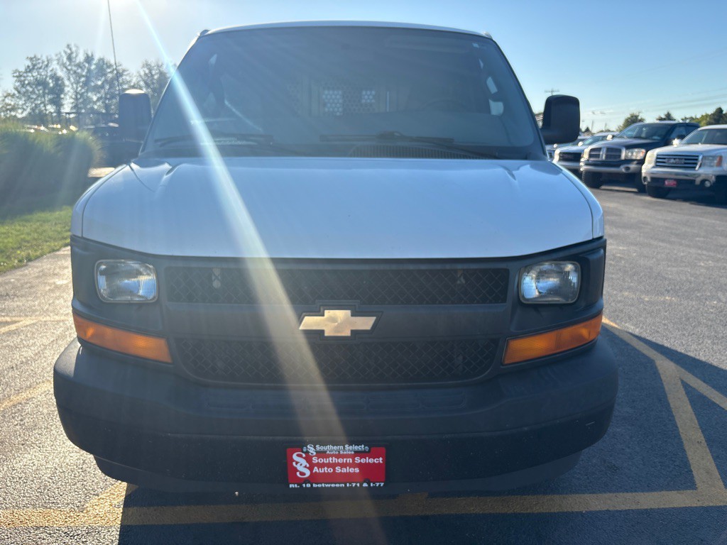 2017 Chevrolet Express Image 3