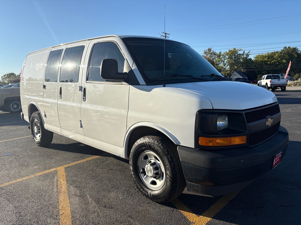 2017 Chevrolet Express Image 4