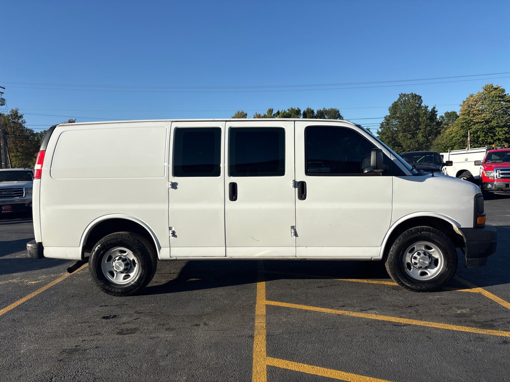 2017 Chevrolet Express Image 5