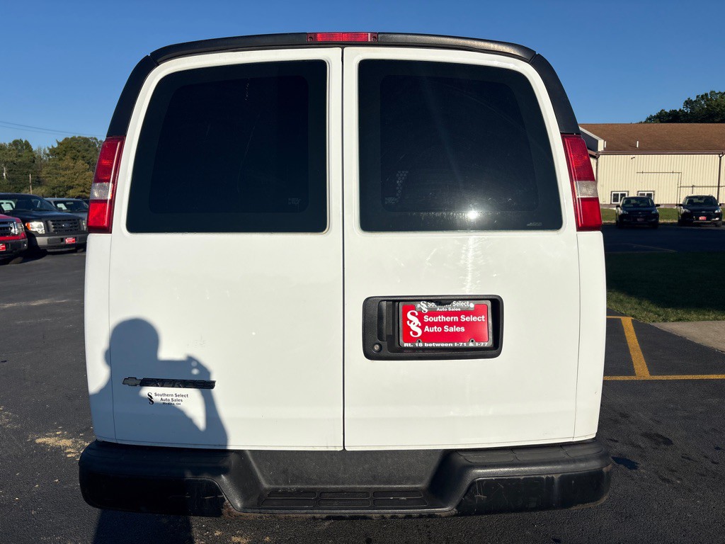 2017 Chevrolet Express Image 7