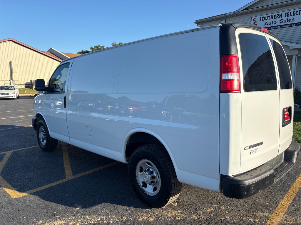 2017 Chevrolet Express Image 8
