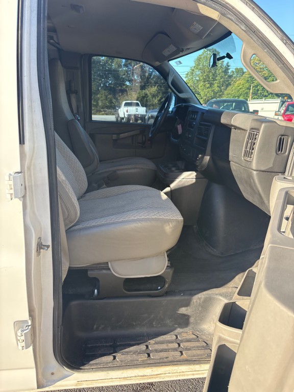 2017 Chevrolet Express Image 10