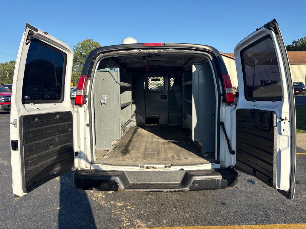 2017 Chevrolet Express Image 13