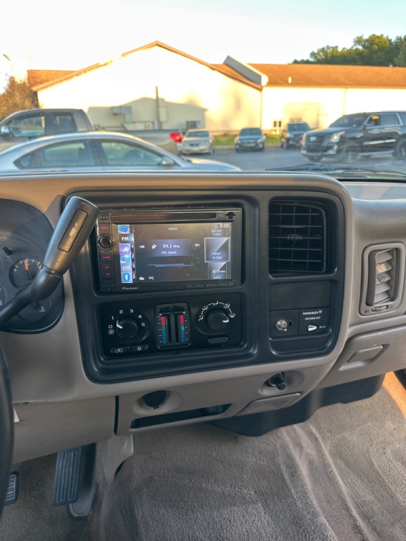 2003 Chevrolet Silverado 1500 Image 16
