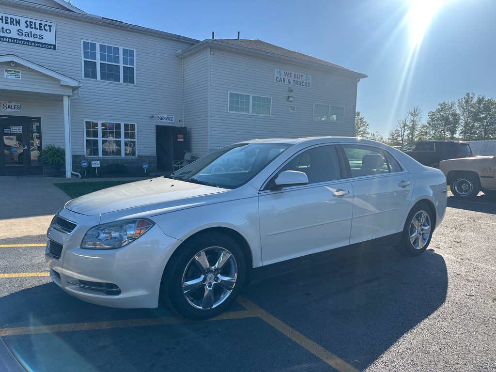 2010 Chevrolet Malibu Image 2