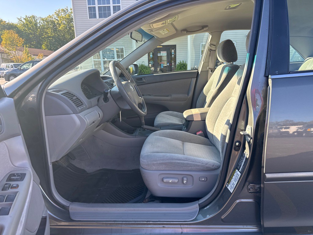 2004 Toyota Camry Image 10