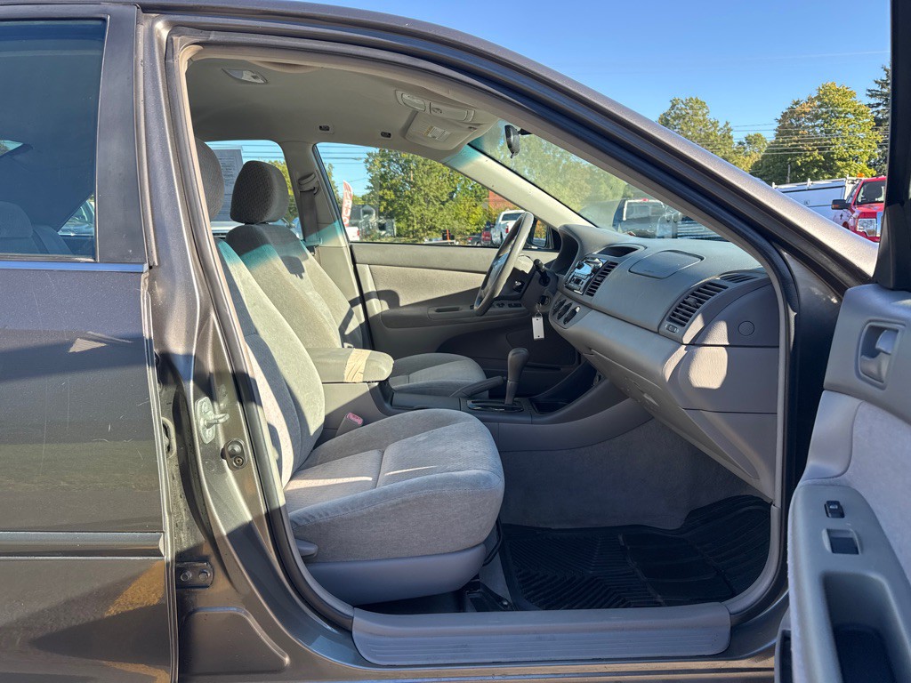 2004 Toyota Camry Image 12
