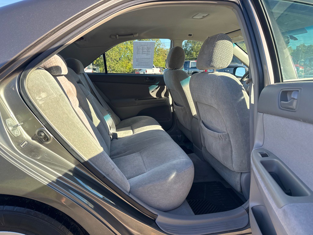 2004 Toyota Camry Image 13