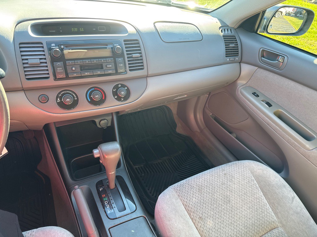 2004 Toyota Camry Image 15