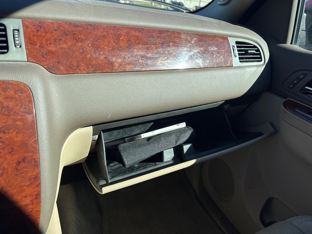 2011 Chevrolet Tahoe Image 18