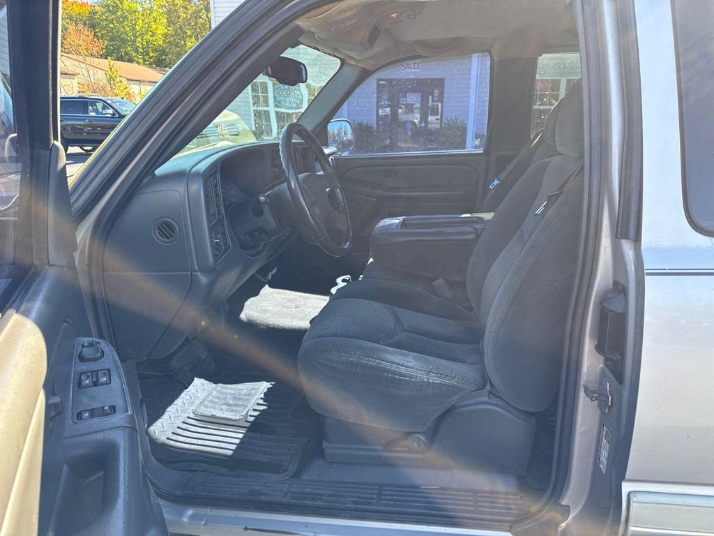 2004 Chevrolet Silverado 1500 Image 10