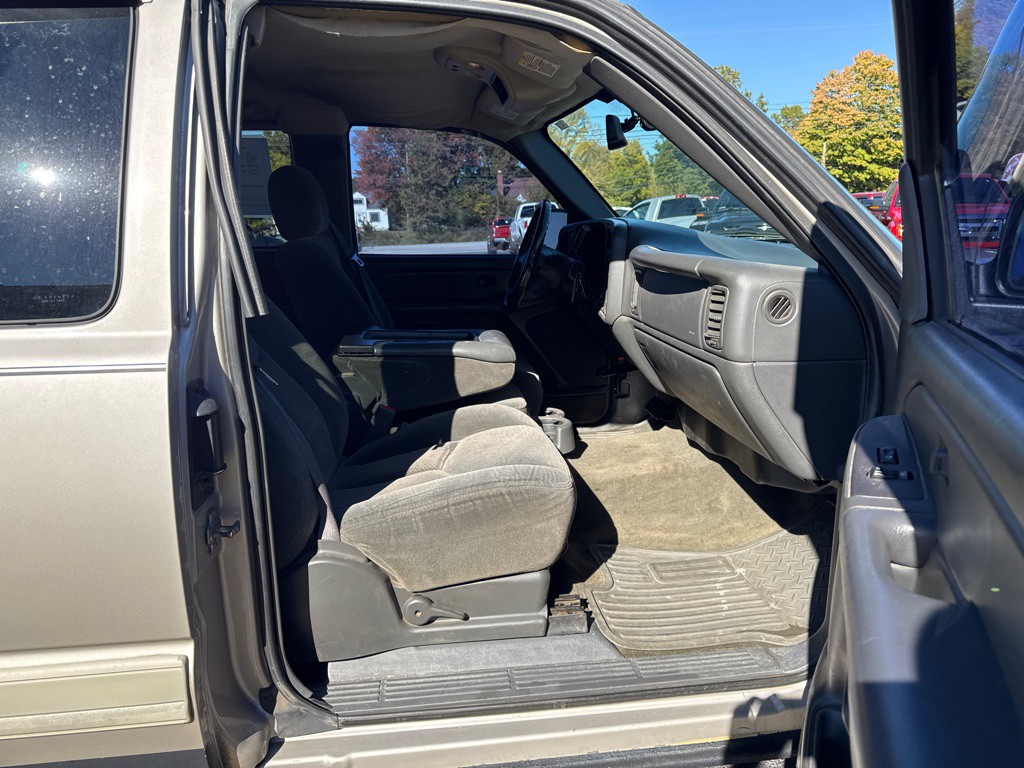 2004 Chevrolet Silverado 1500 Image 12