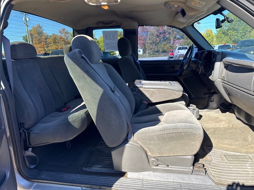 2004 Chevrolet Silverado 1500 Image 13