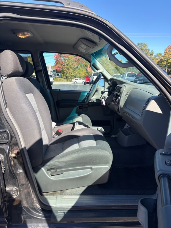 2003 Ford Explorer Image 11