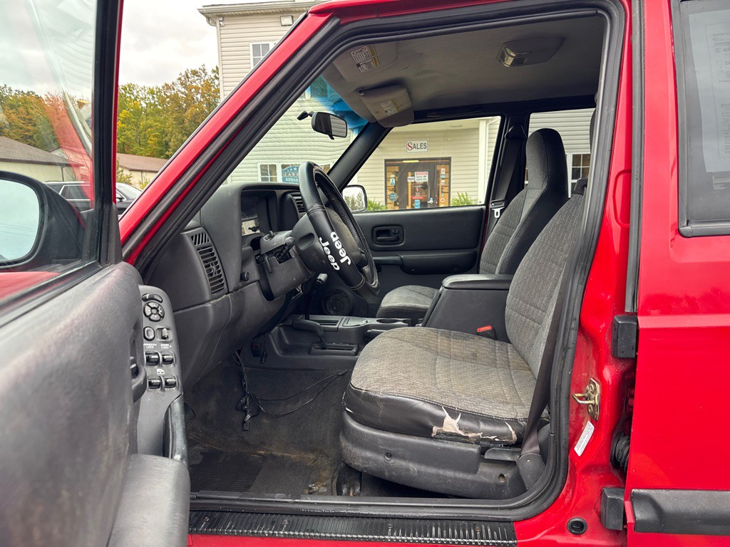2001 Jeep Cherokee Image 10