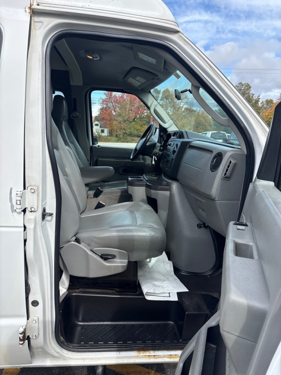 2013 Ford Econoline Image 10