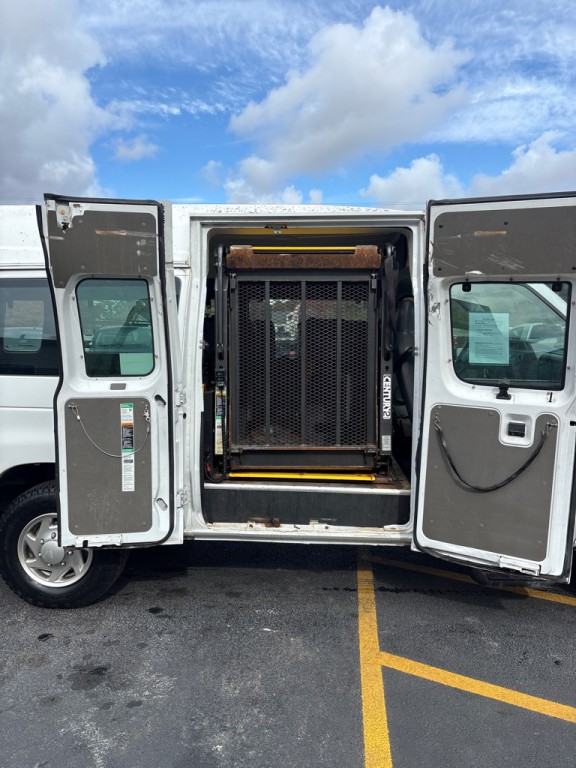 2013 Ford Econoline Image 11