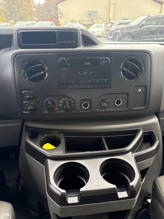 2013 Ford Econoline Image 17