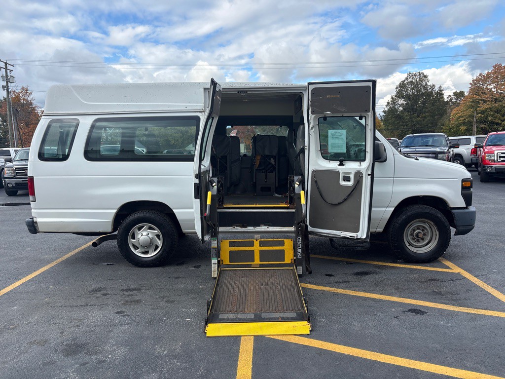 2013 Ford Econoline Image 18
