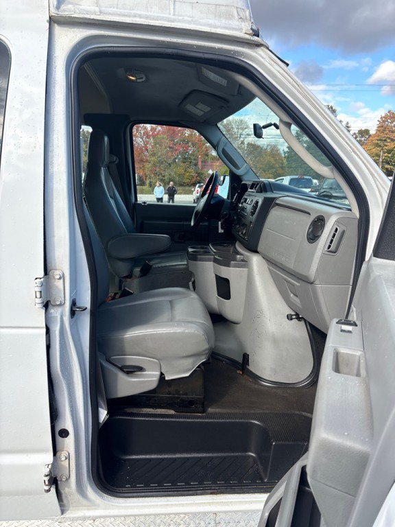 2013 Ford Econoline Image 10