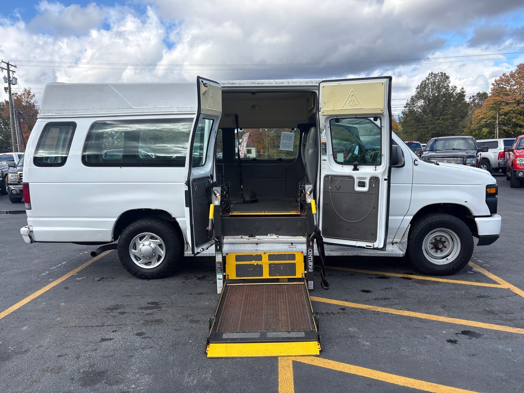 2013 Ford Econoline Image 11
